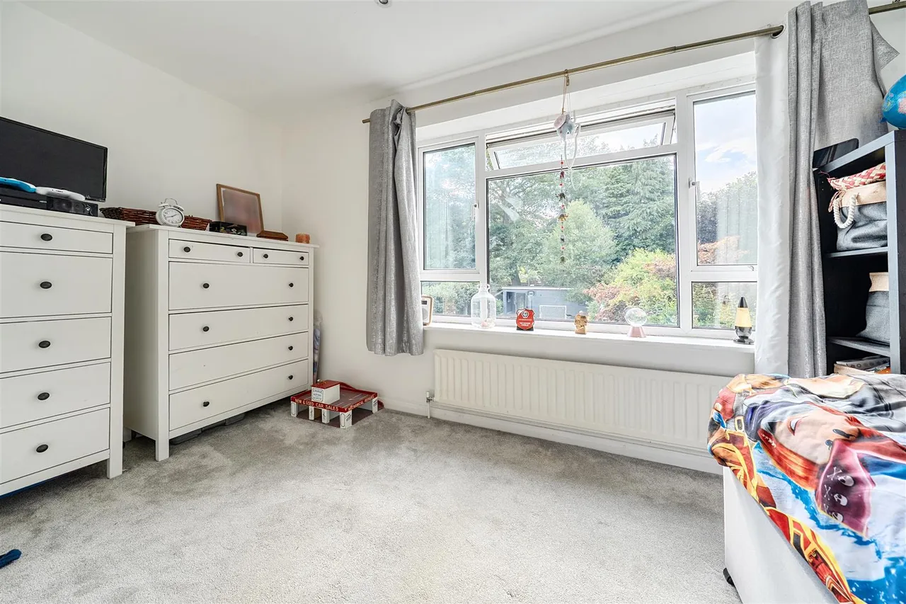 Meadway, Frimley, photo 8