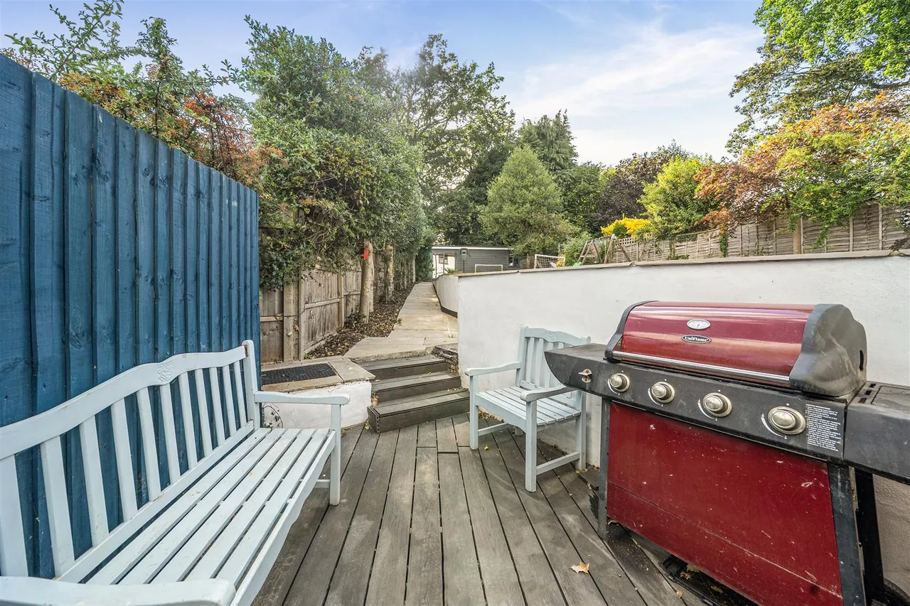 Meadway, Frimley, photo 14