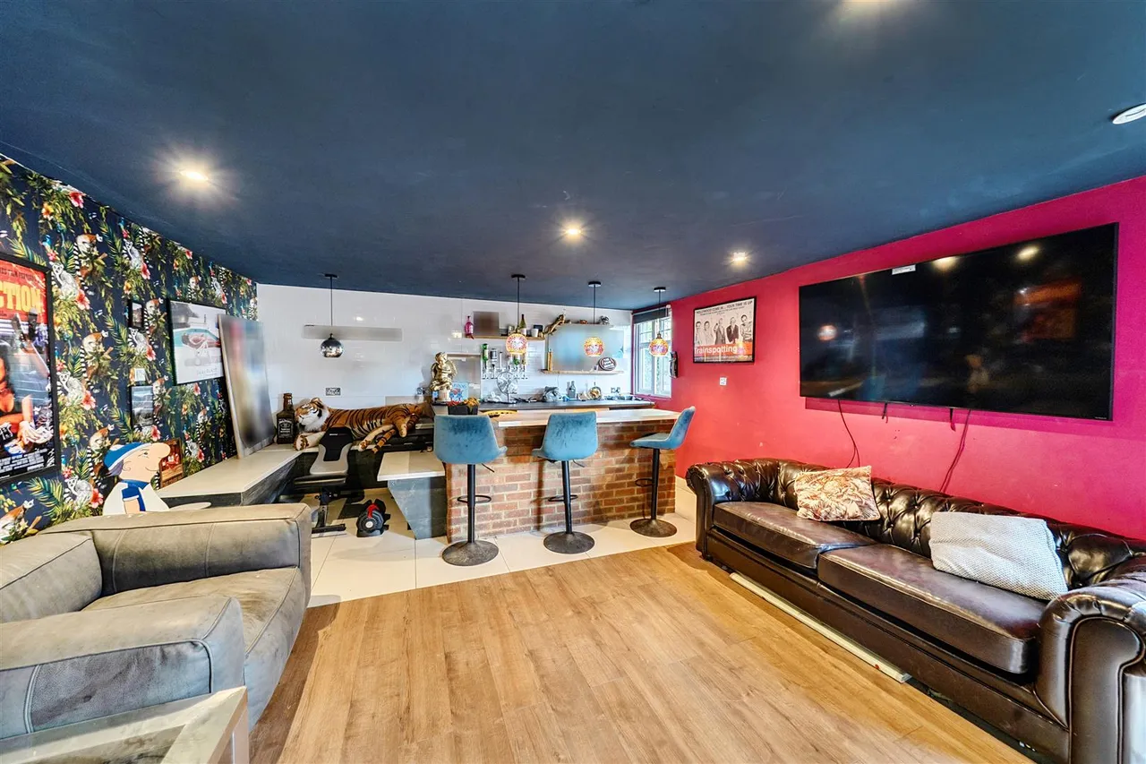Meadway, Frimley, photo 13