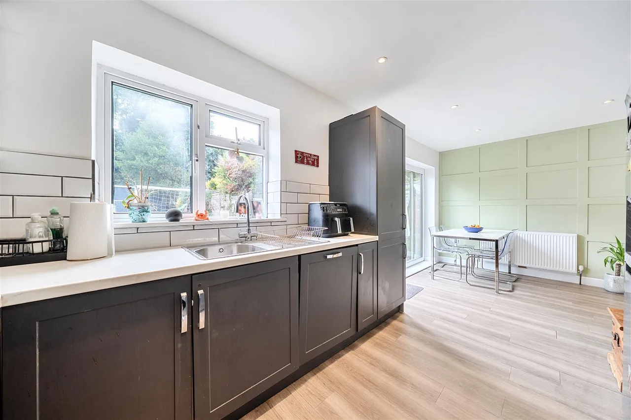 Meadway, Frimley, photo 15