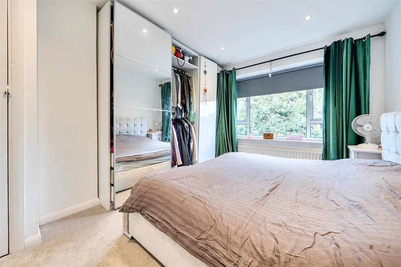 Meadway, Frimley, photo 21