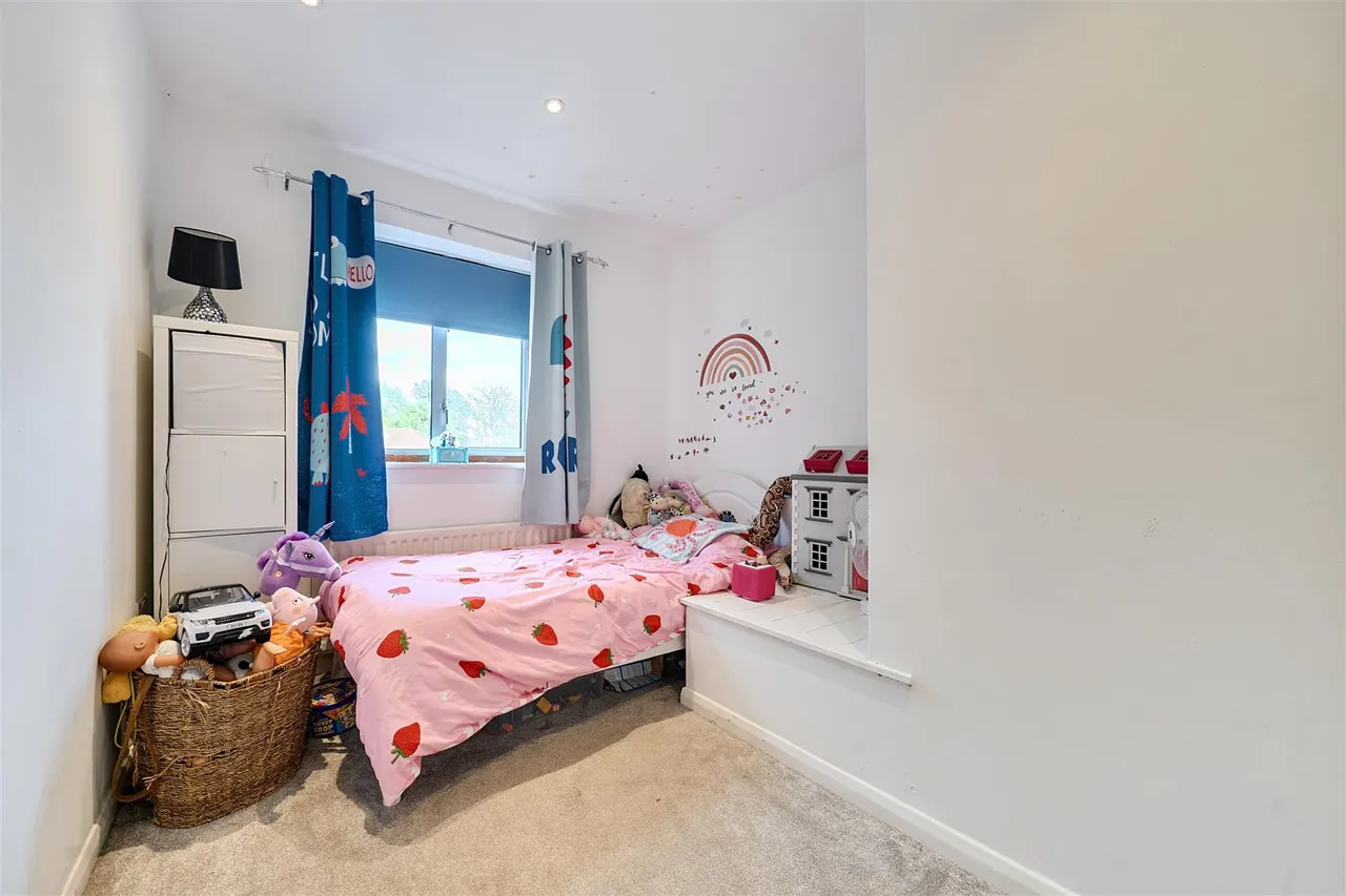 Meadway, Frimley, photo 9