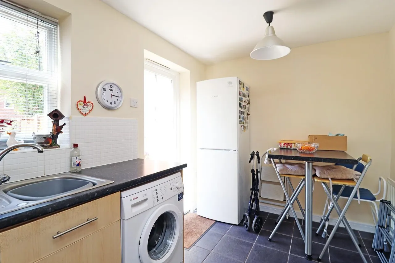 Braystones Close, Timperley, Cheshire WA15 7RB, photo 7