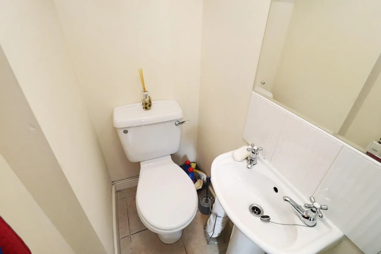 Braystones Close, Timperley, Cheshire WA15 7RB, photo 8