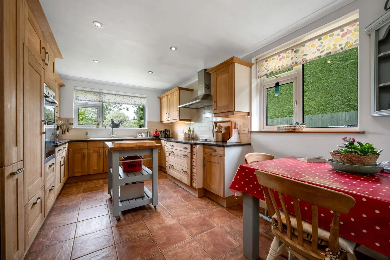 High Street, Corby Glen, NG33, photo 8