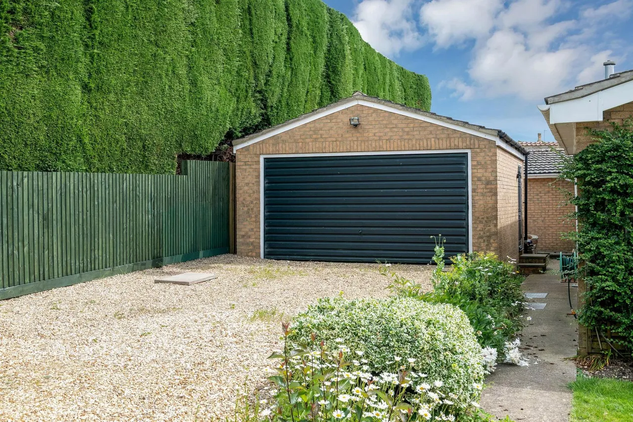 High Street, Corby Glen, NG33, photo 31