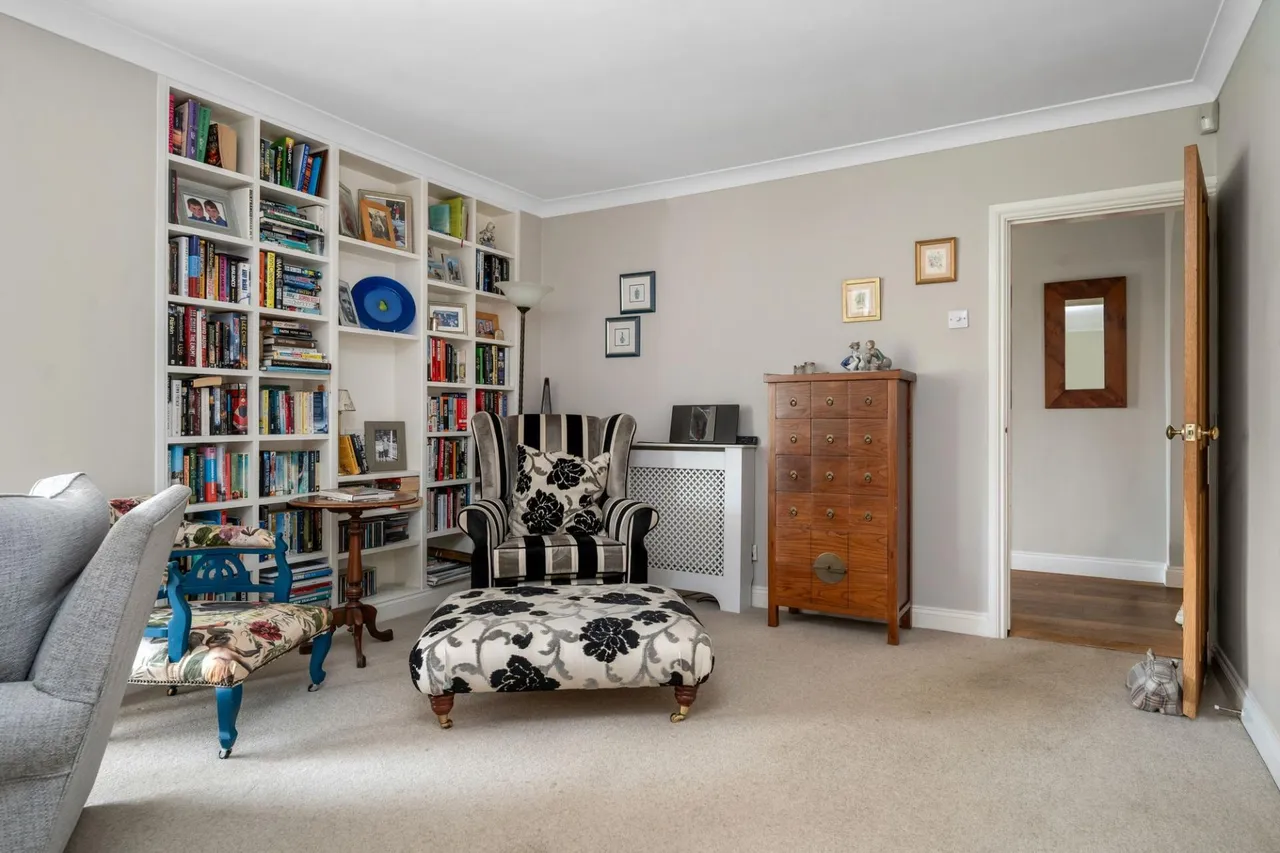 High Street, Corby Glen, NG33, photo 11