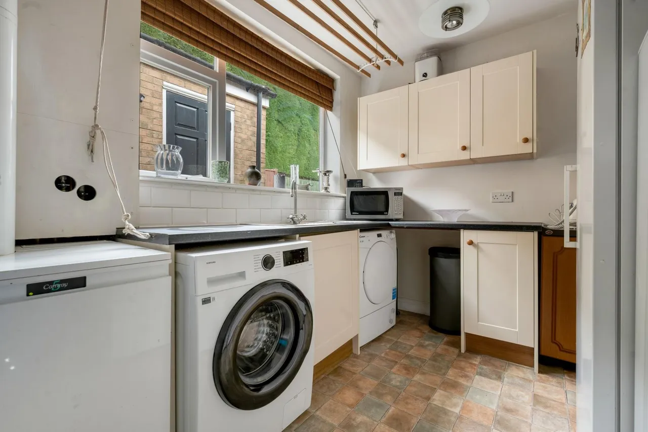 High Street, Corby Glen, NG33, photo 10