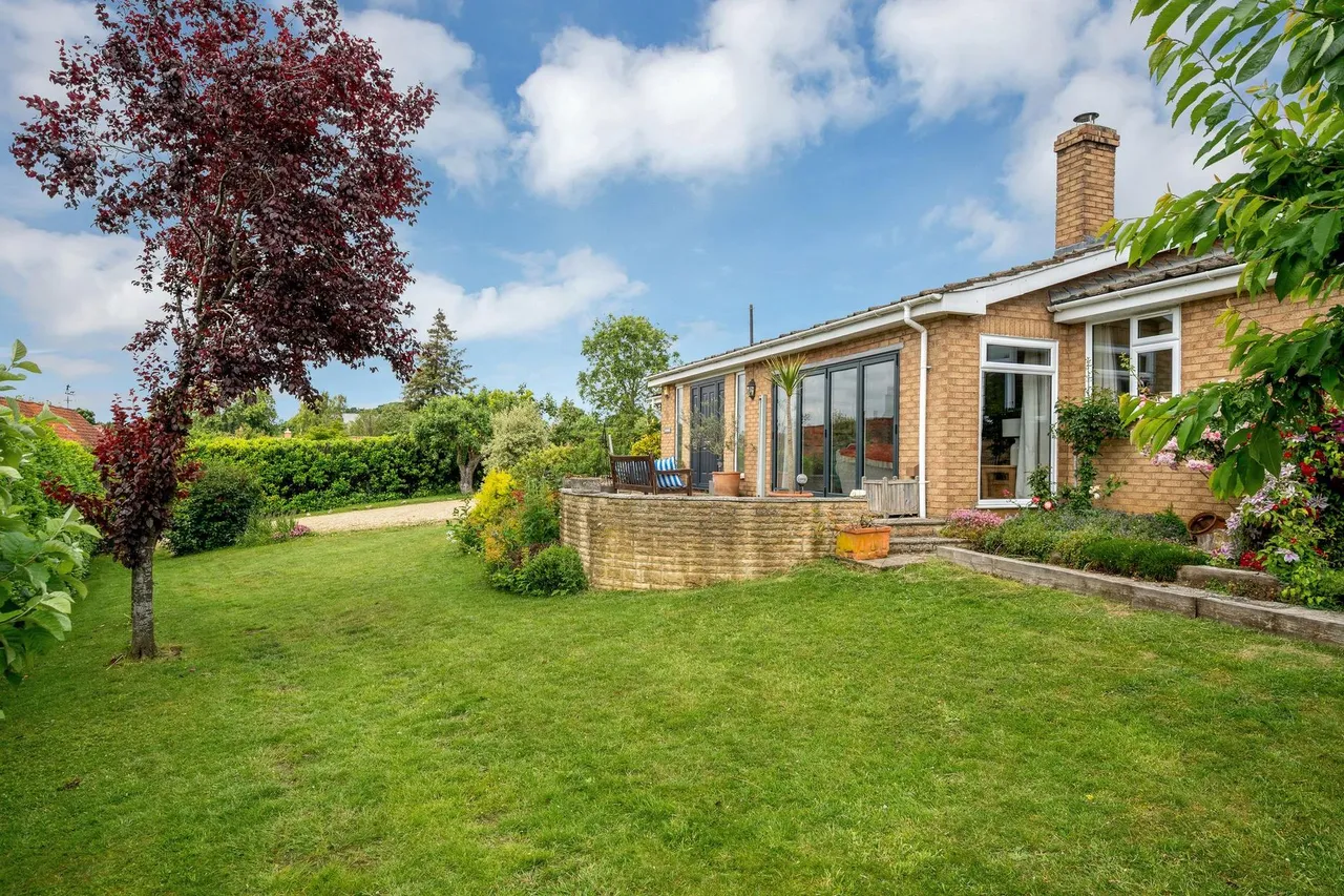 High Street, Corby Glen, NG33, photo 30