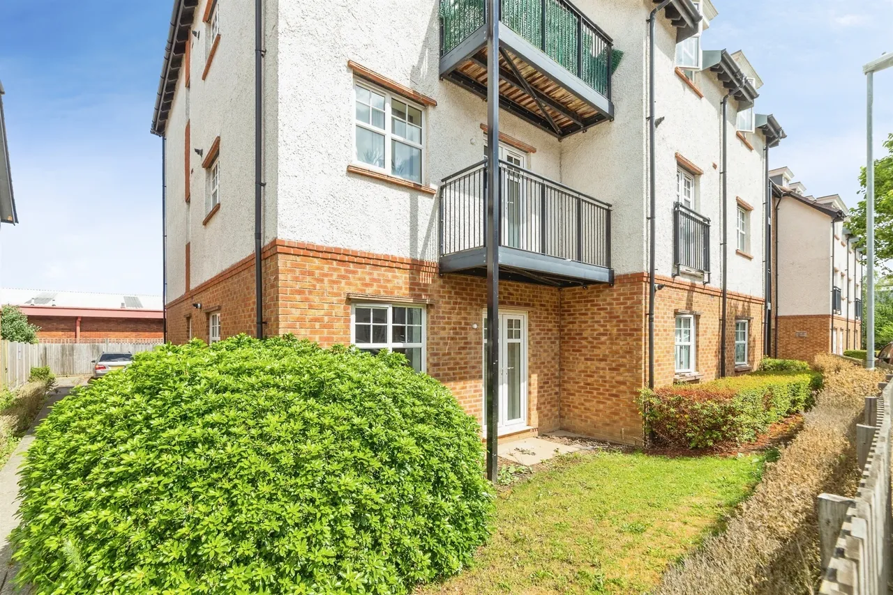 2 bed flat for sale, Bowyer Drive, Letchworth Garden City, SG6