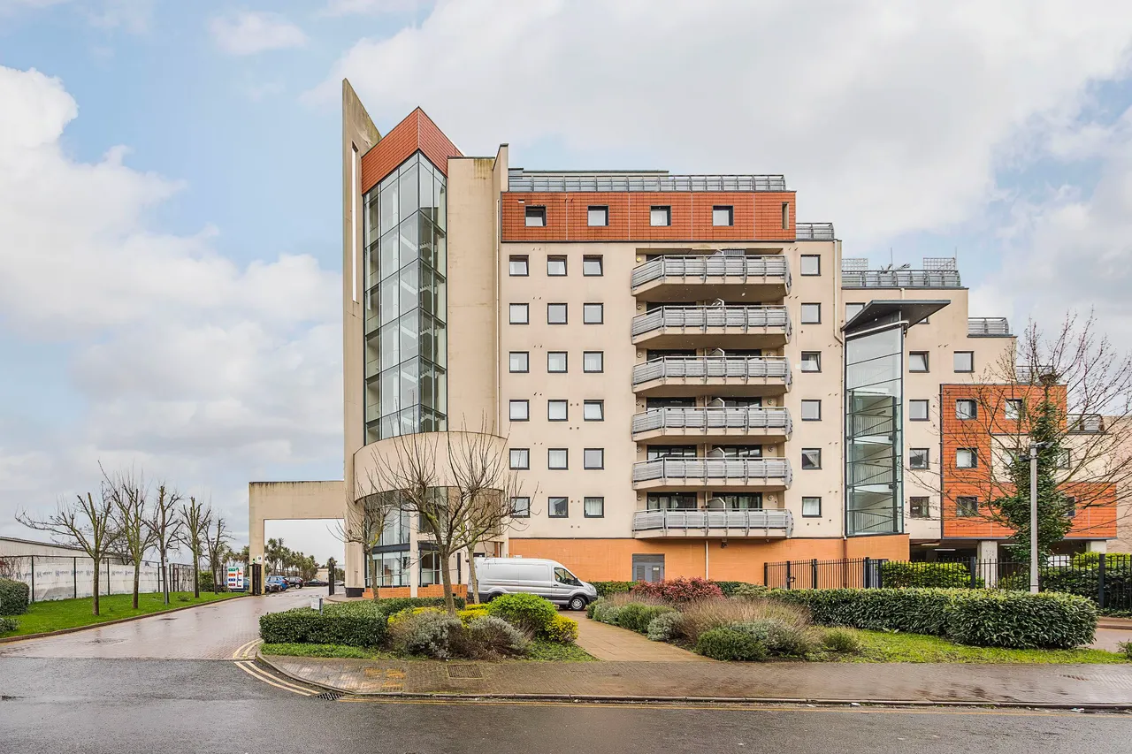 1 bed flat for sale, Wards Wharf Approach, London, E16