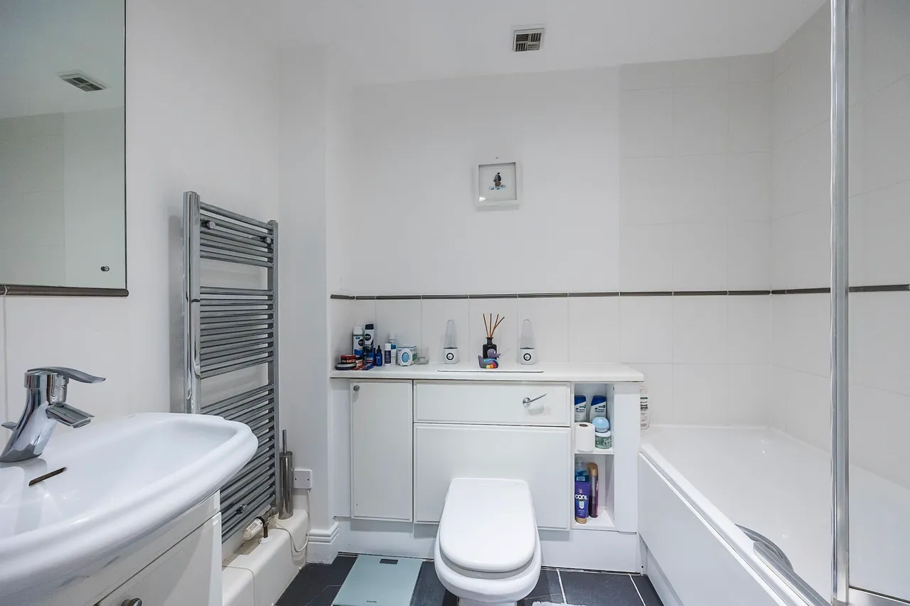 Wards Wharf Approach, London, E16, photo 10
