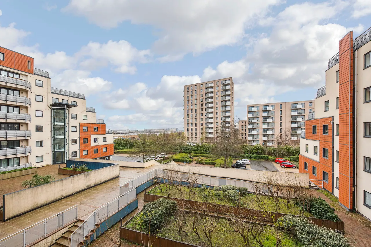 Wards Wharf Approach, London, E16, photo 5