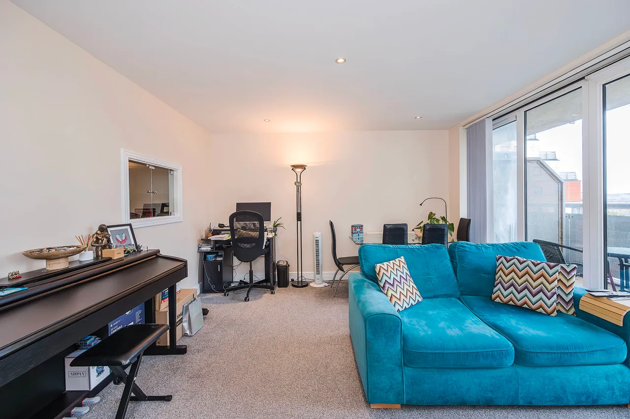 Wards Wharf Approach, London, E16, photo 6