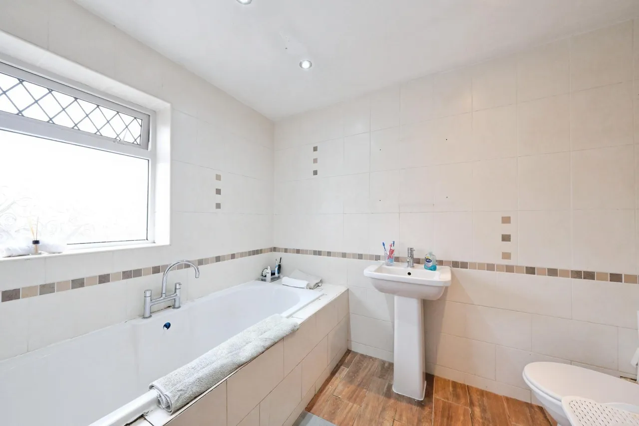 Mansfield Road, Nottingham, NG16, photo 16