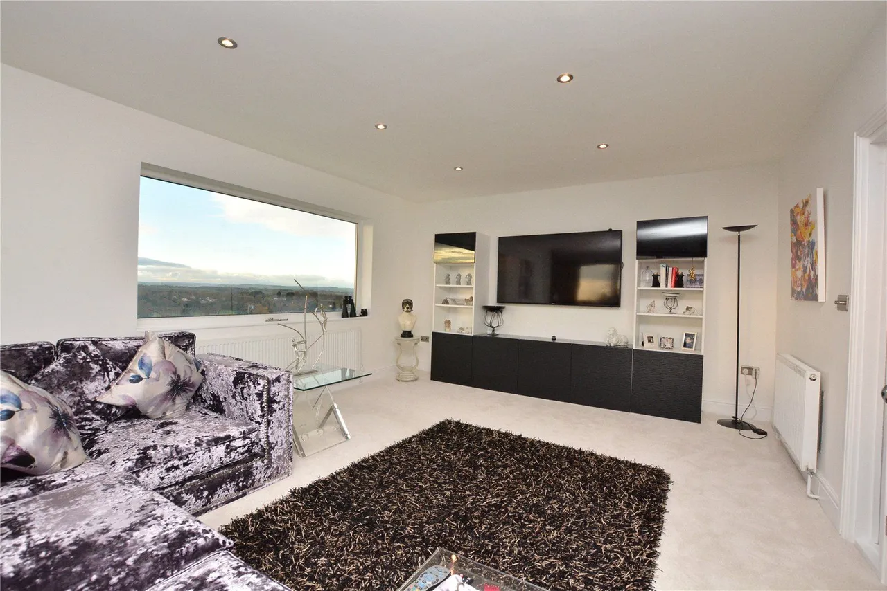 Sandmoor Court, Alwoodley, LS17, photo 8