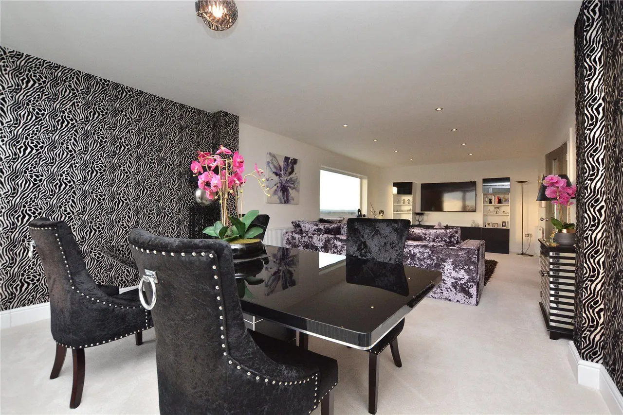 Sandmoor Court, Alwoodley, LS17, photo 7