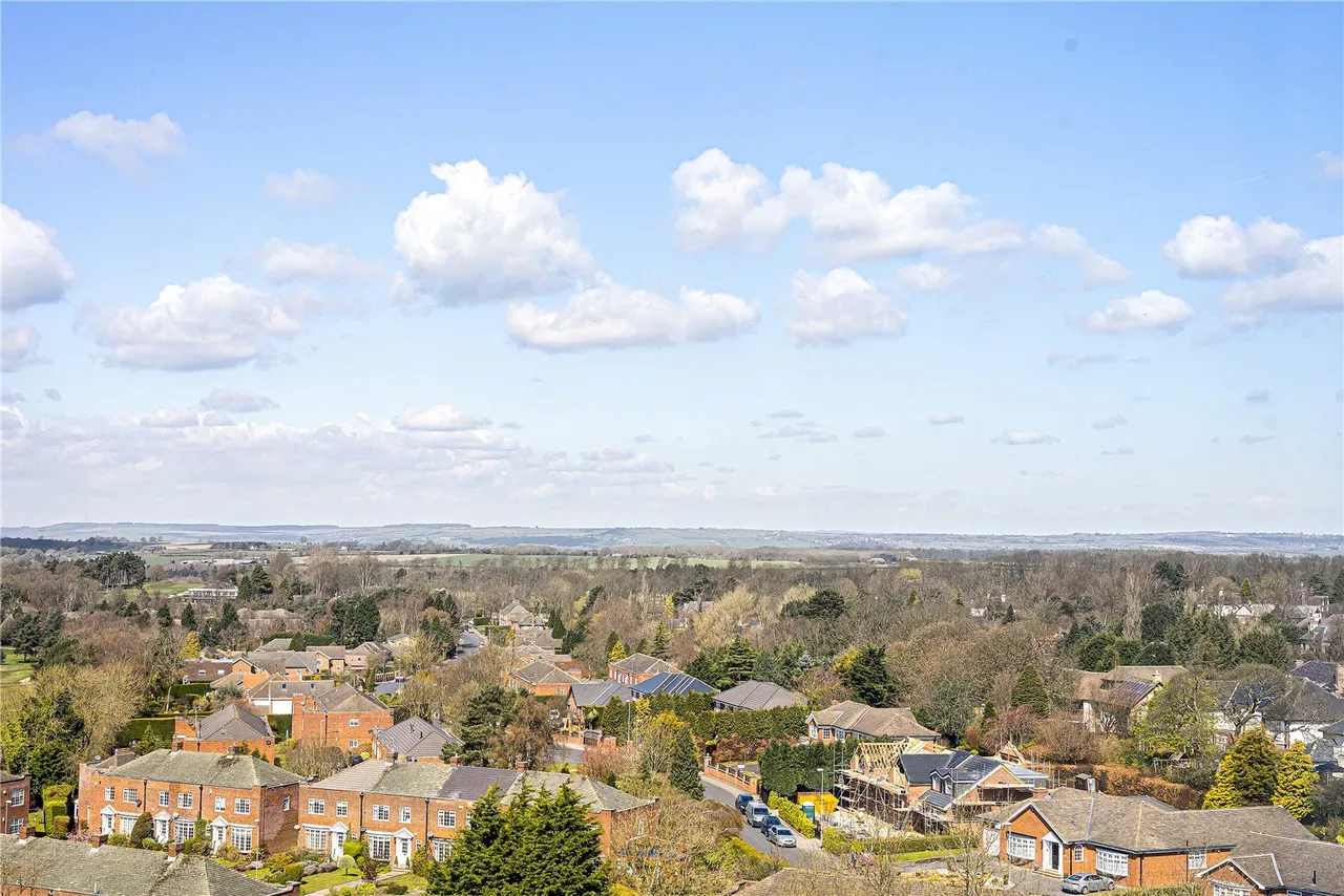 Sandmoor Court, Alwoodley, LS17, photo 4