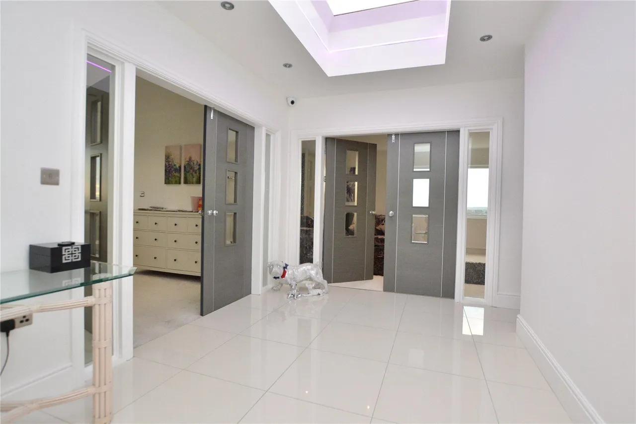 Sandmoor Court, Alwoodley, LS17, photo 3