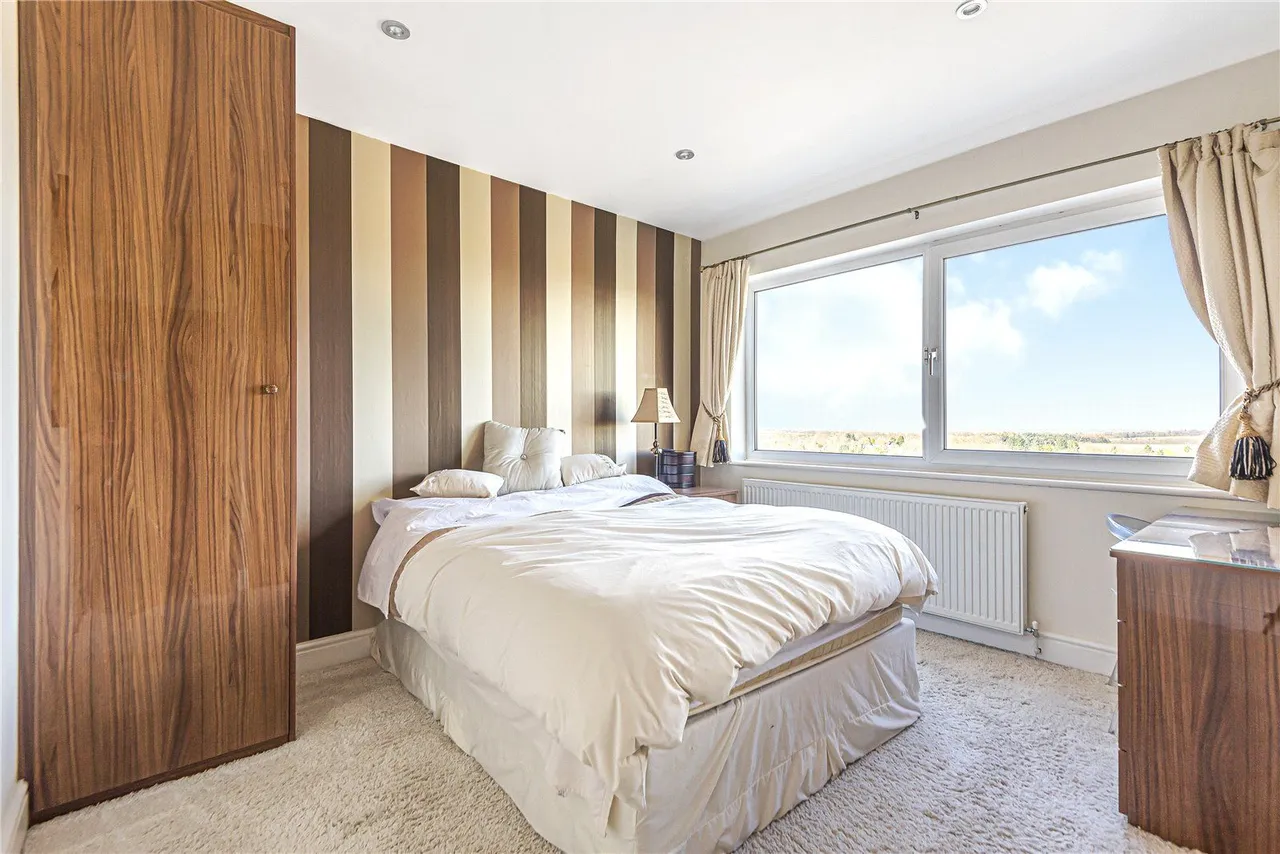 Sandmoor Court, Alwoodley, LS17, photo 13