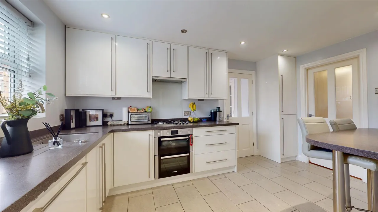 Leary Crescent, Newport Pagnell, photo 7