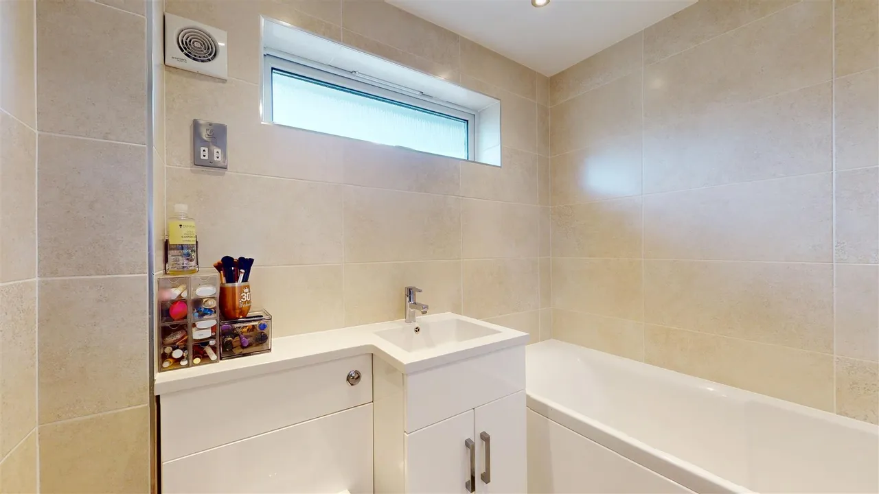 Leary Crescent, Newport Pagnell, photo 17