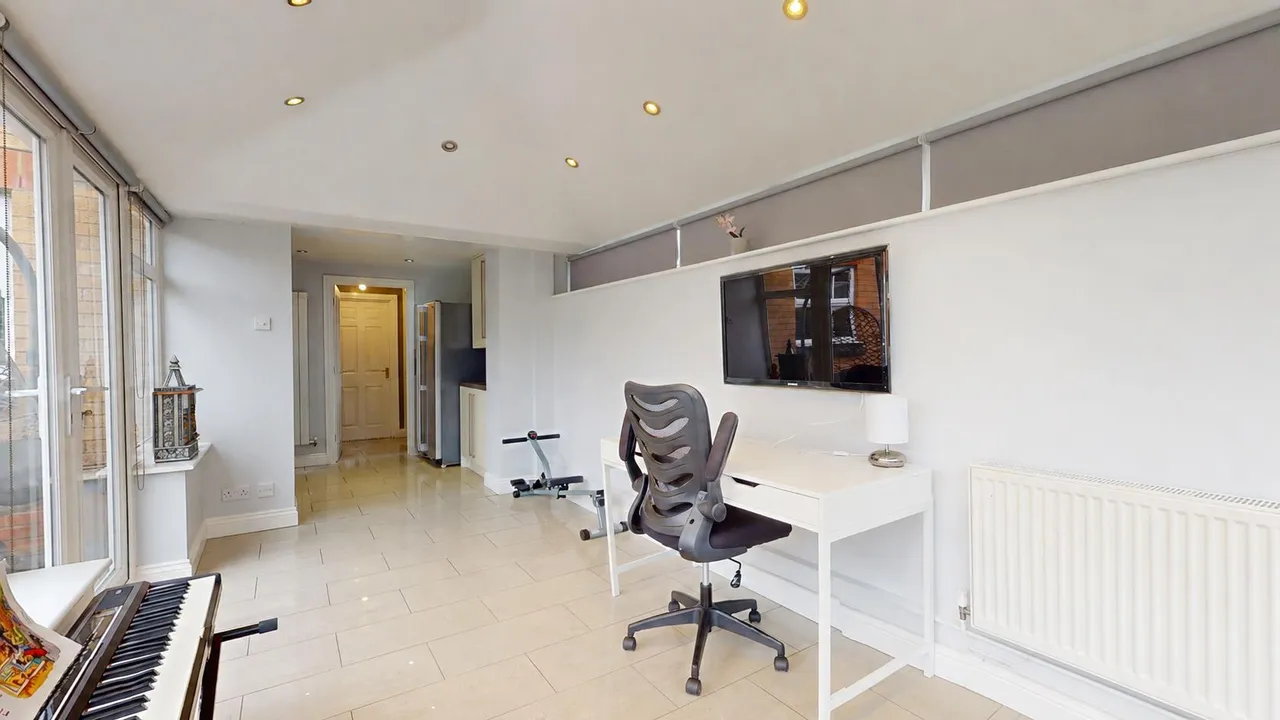 Leary Crescent, Newport Pagnell, photo 10