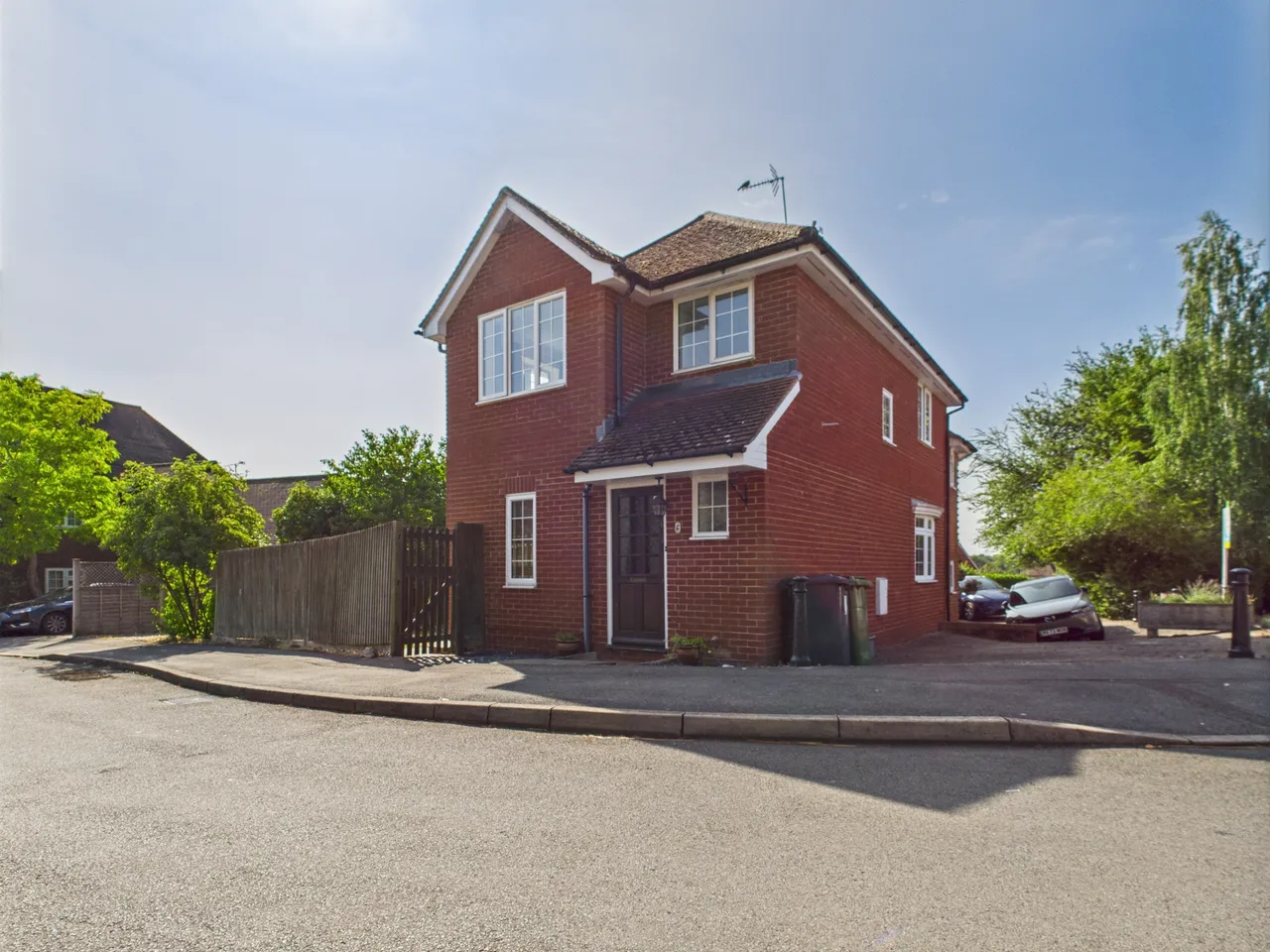 3 bed house to rent, The Topiary, Lychpit, RG24
