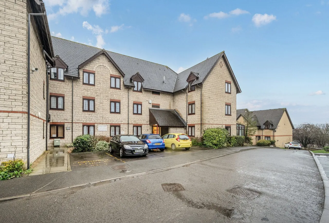 1 bed flat for sale — Wesley Court, Stroud, GL5 1DS
