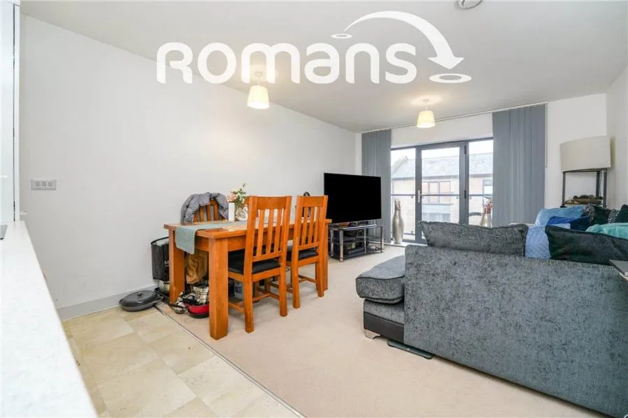 Fire Fly Avenue, Swindon, SN2, photo 3