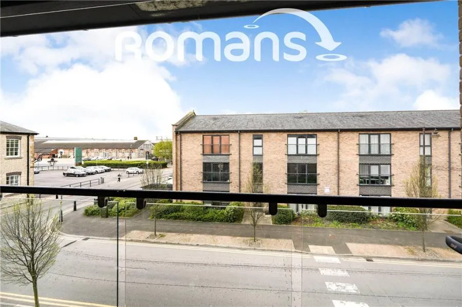 Fire Fly Avenue, Swindon, SN2, photo 9