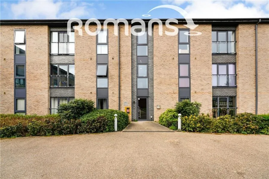 1 bed flat for sale, Fire Fly Avenue, Swindon, SN2