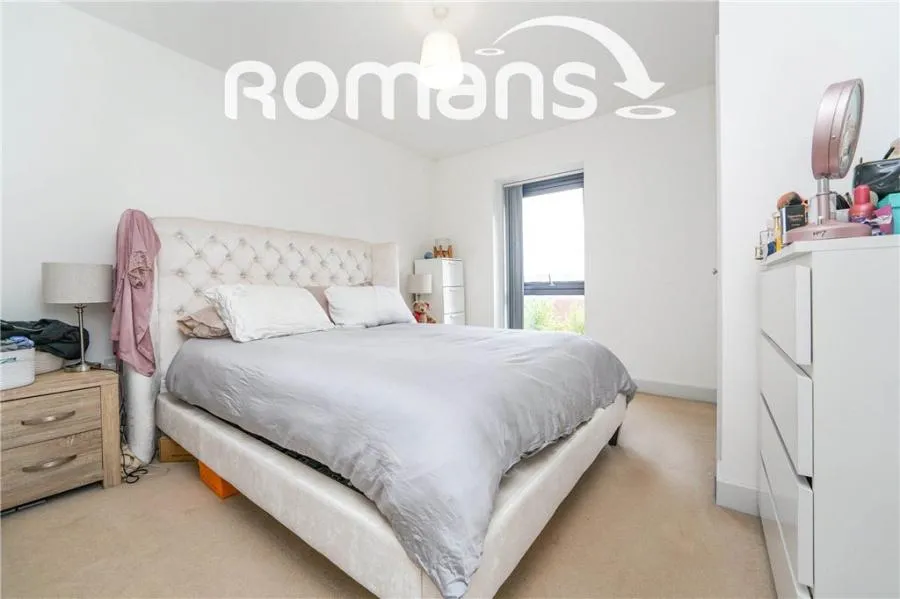 Fire Fly Avenue, Swindon, SN2, photo 6
