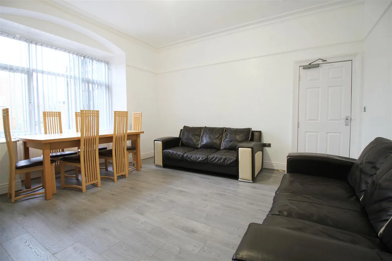 Cranbourne Road, Ashton-Under-Lyne, photo 3