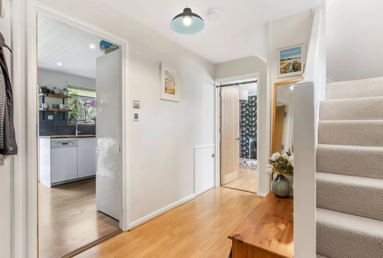 Moat Crescent, London N3, photo 7