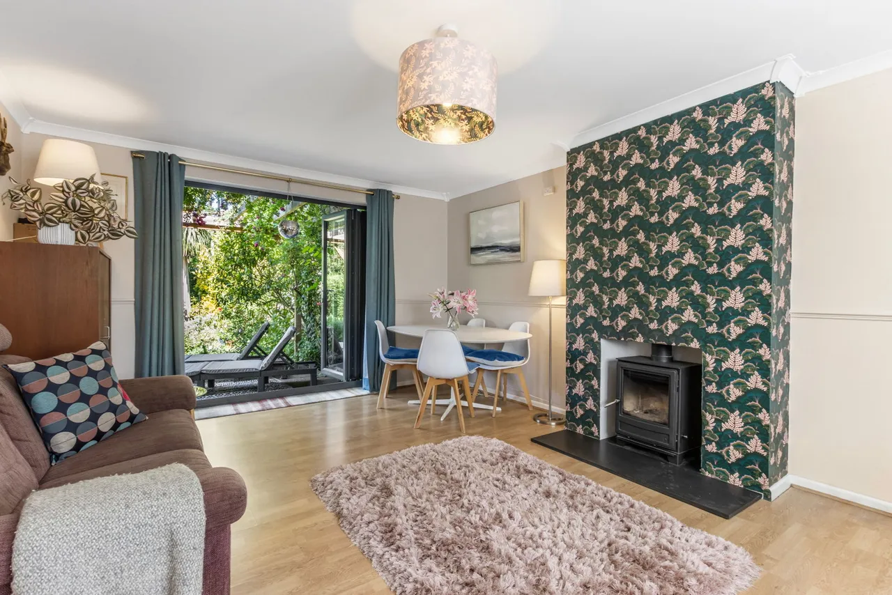 Moat Crescent, London N3, photo 2