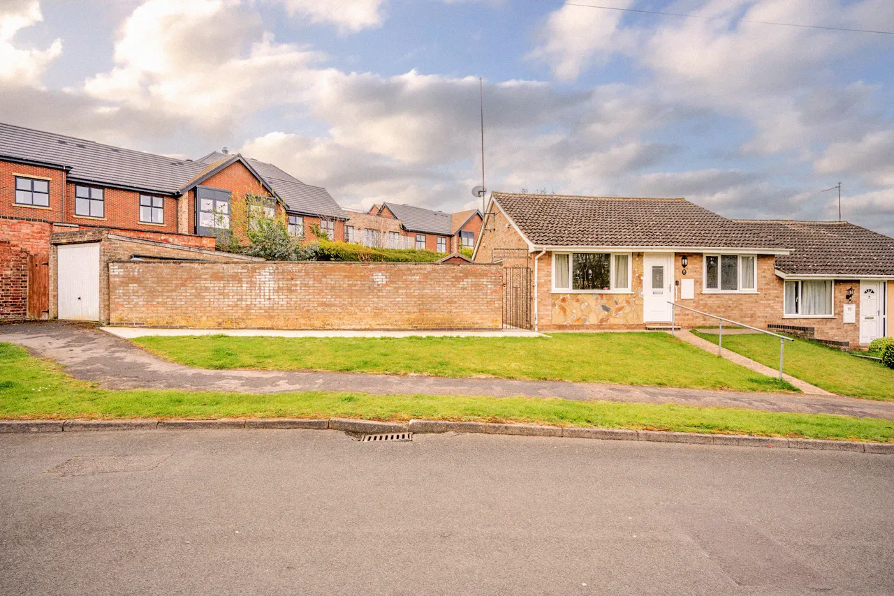2 bed house for sale, Severn Way, Kettering, NN16