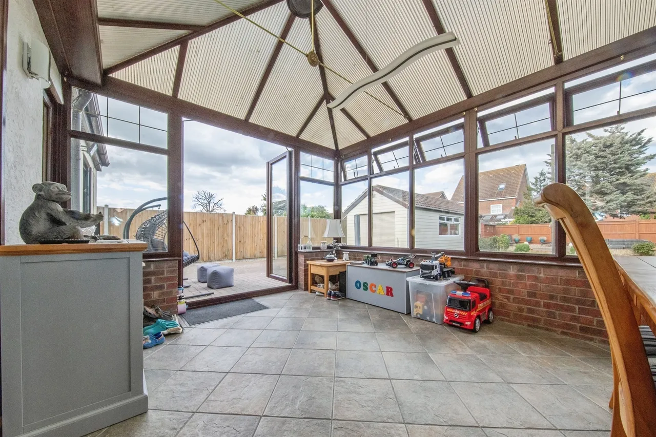 Jaywick Lane, Clacton-On-Sea, photo 8
