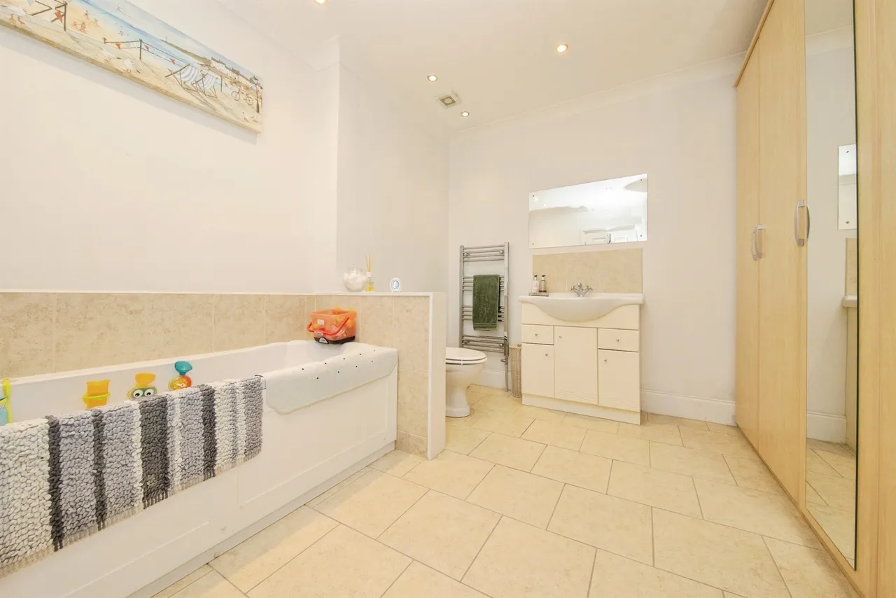 Jaywick Lane, Clacton-On-Sea, photo 10