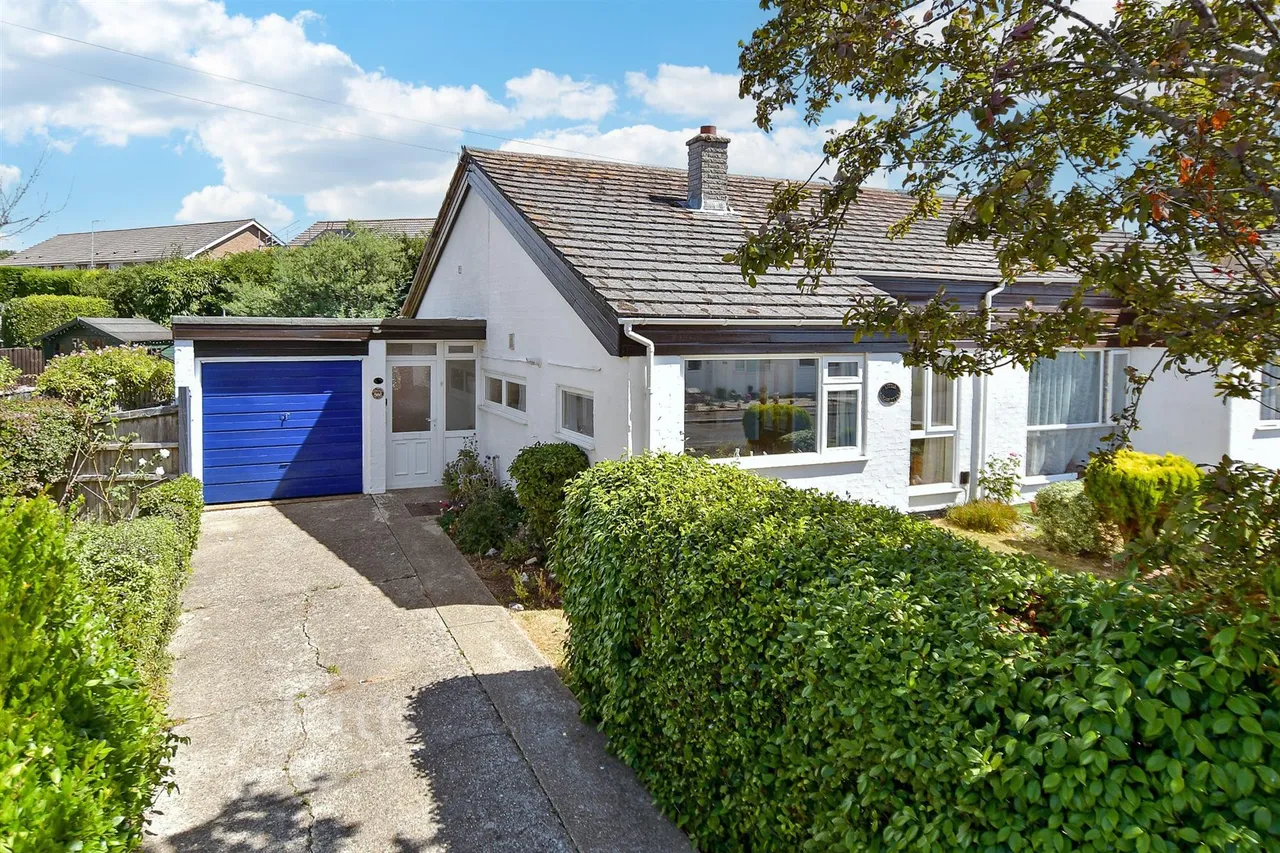 2 bed house for sale, Martine Close, Freshwater, PO40