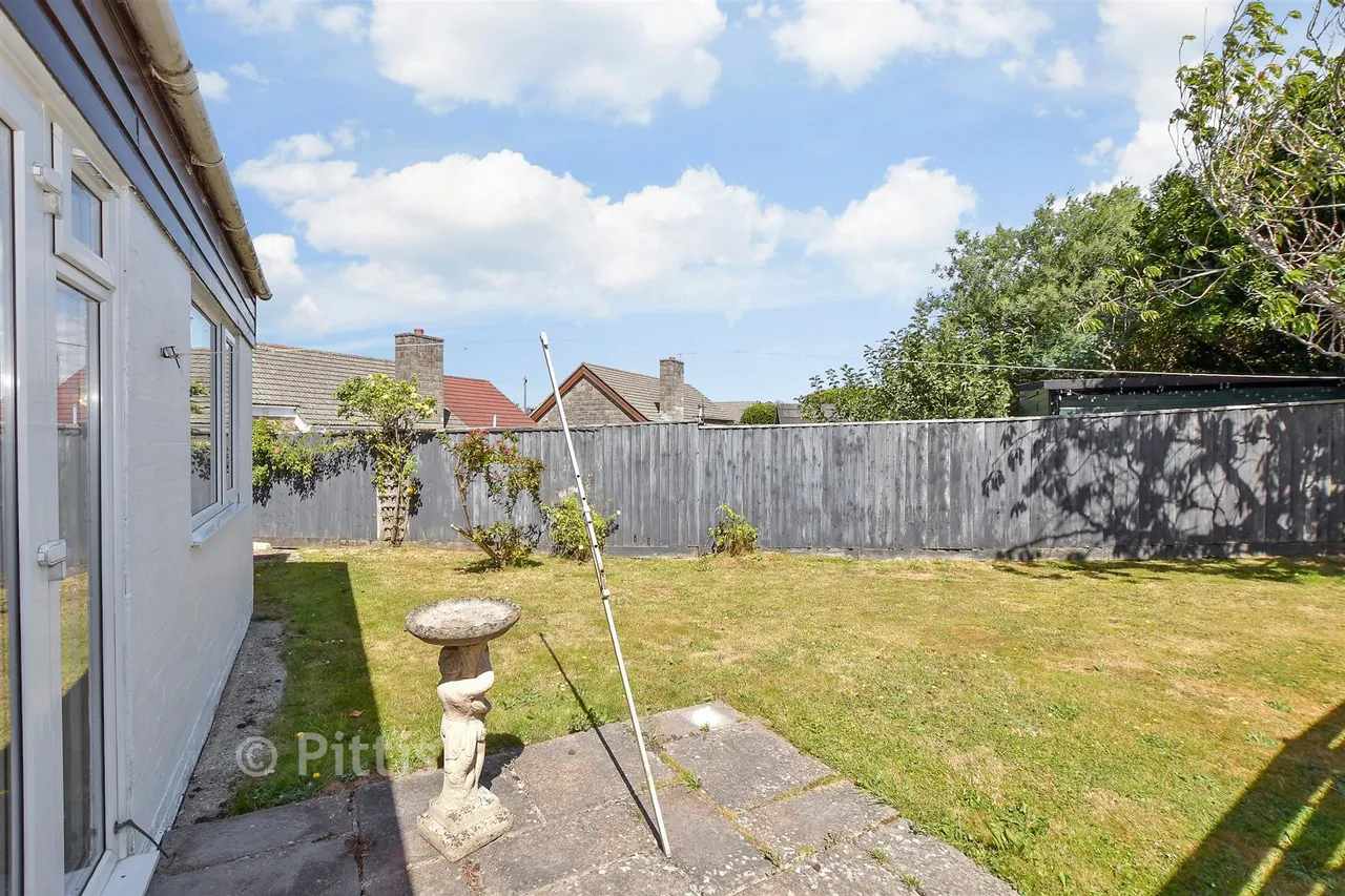 Martine Close, Freshwater, PO40, photo 13