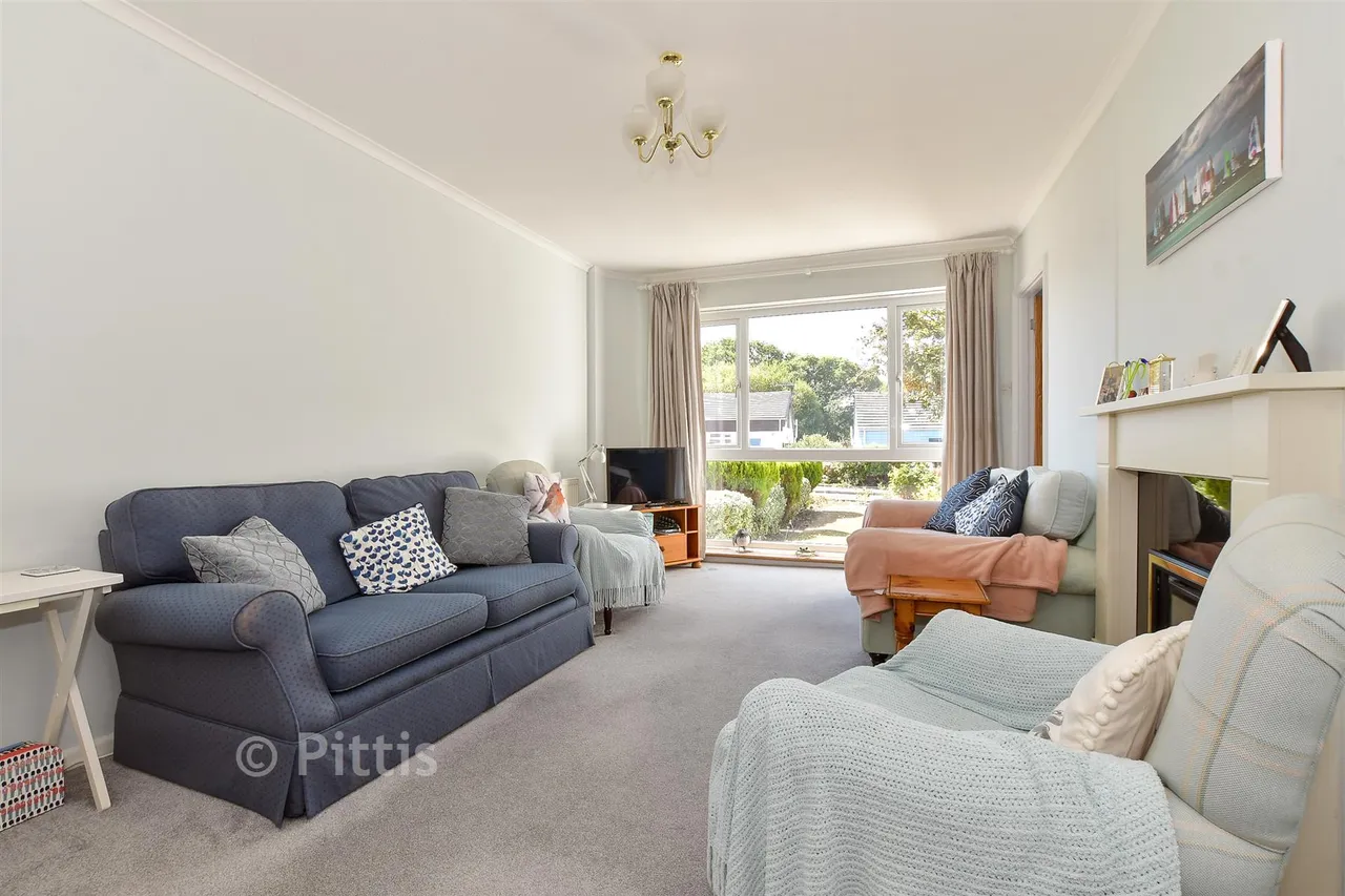 Martine Close, Freshwater, PO40, photo 11