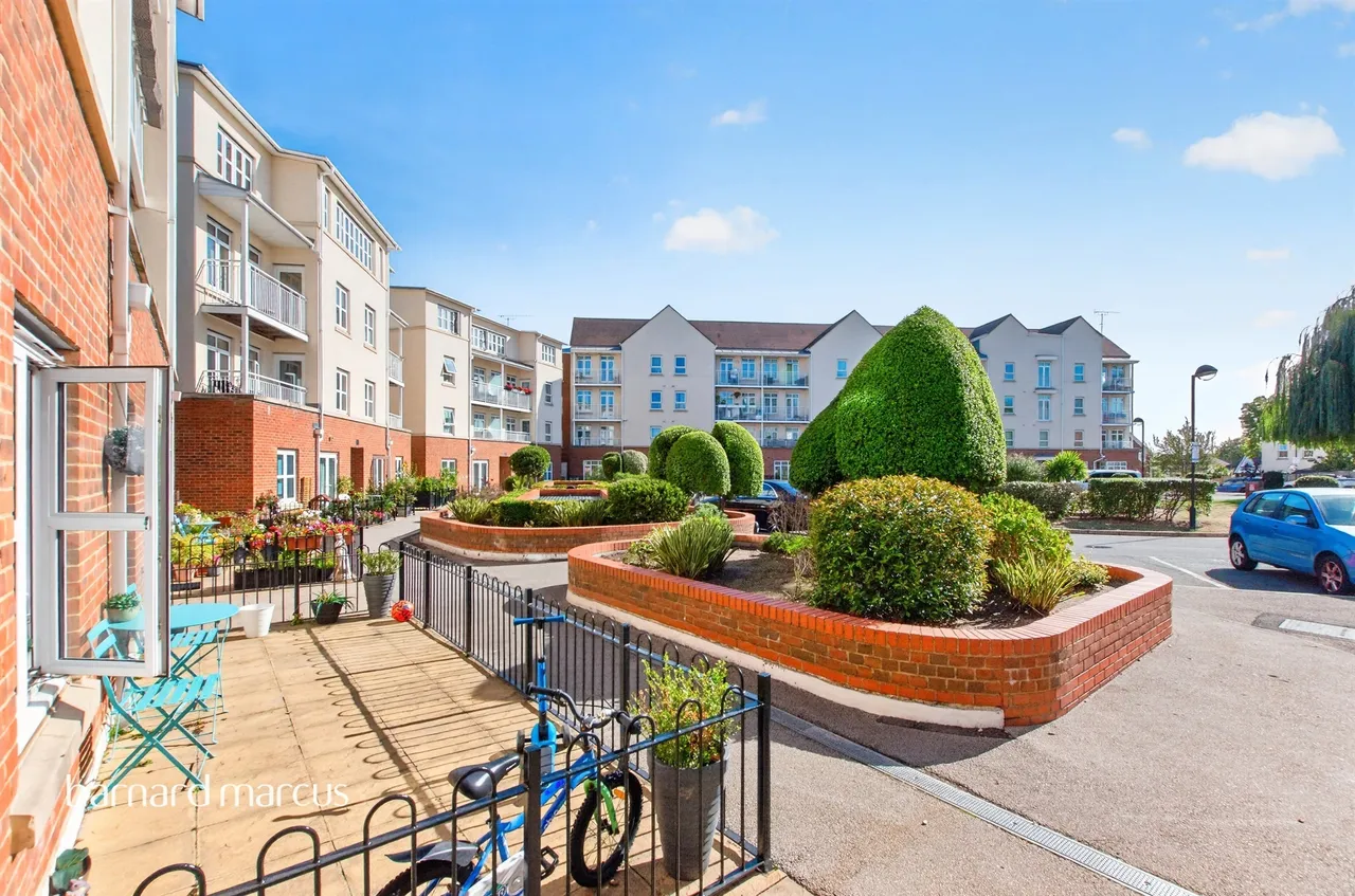 Magdalene Gardens, London, N20, photo 22