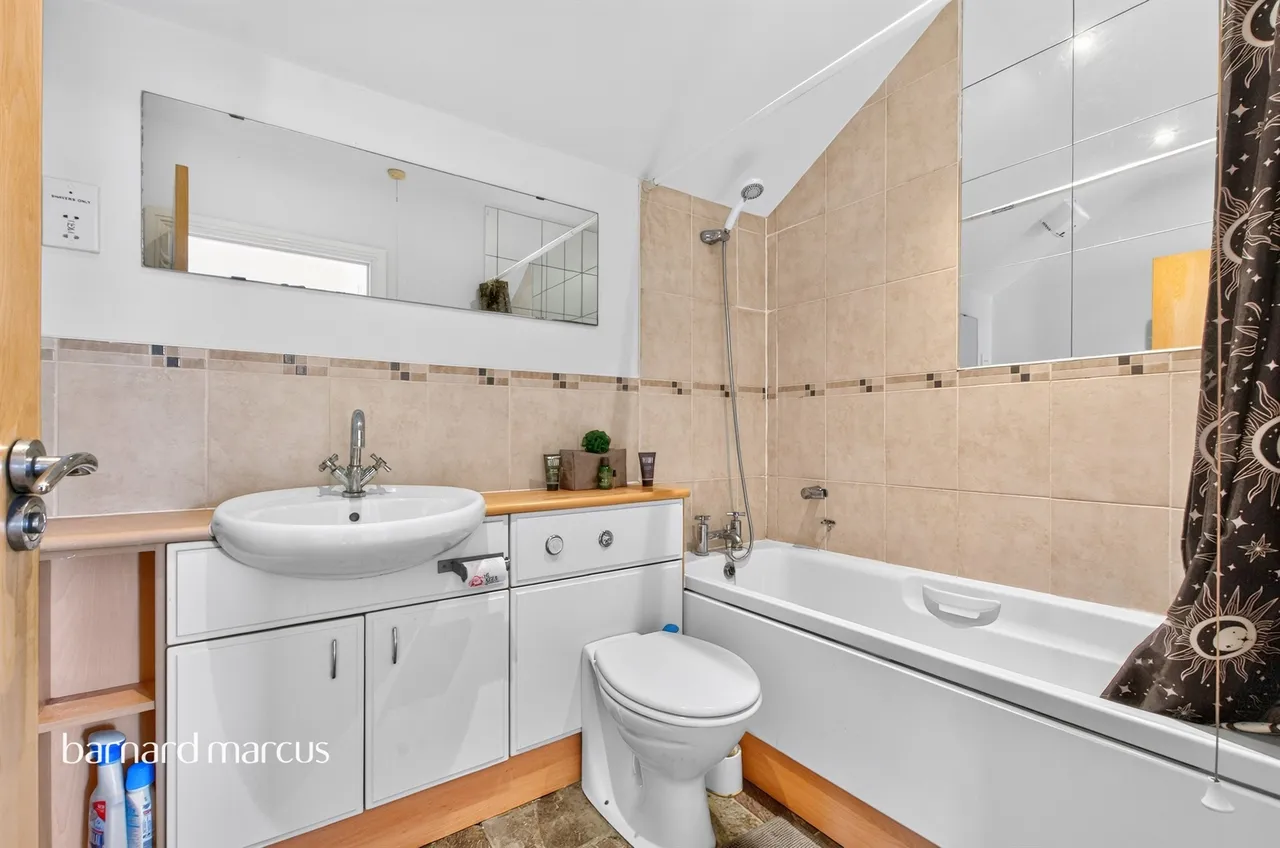 Magdalene Gardens, London, N20, photo 21