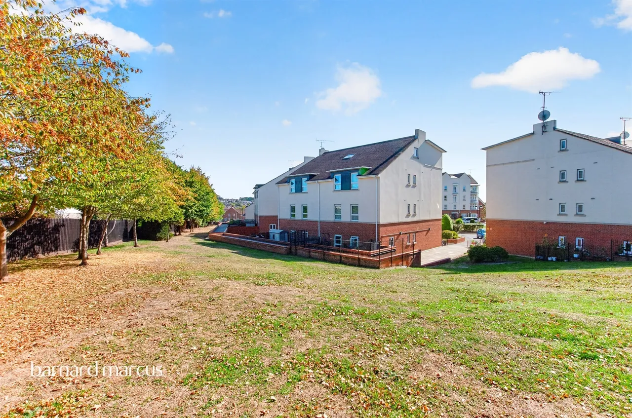 Magdalene Gardens, London, N20, photo 17