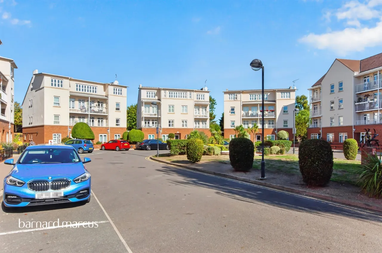 Magdalene Gardens, London, N20, photo 15