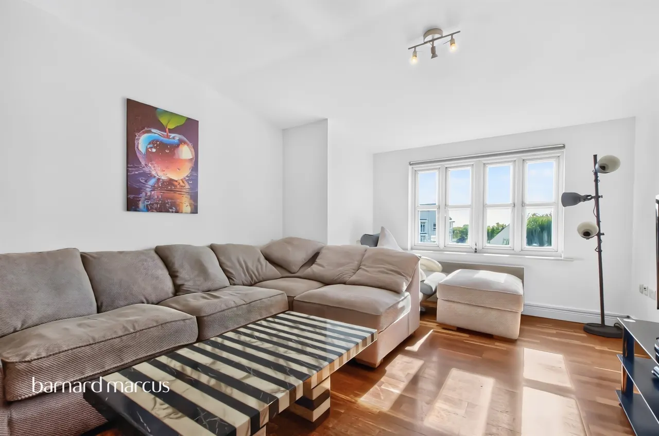 Magdalene Gardens, London, N20, photo 10