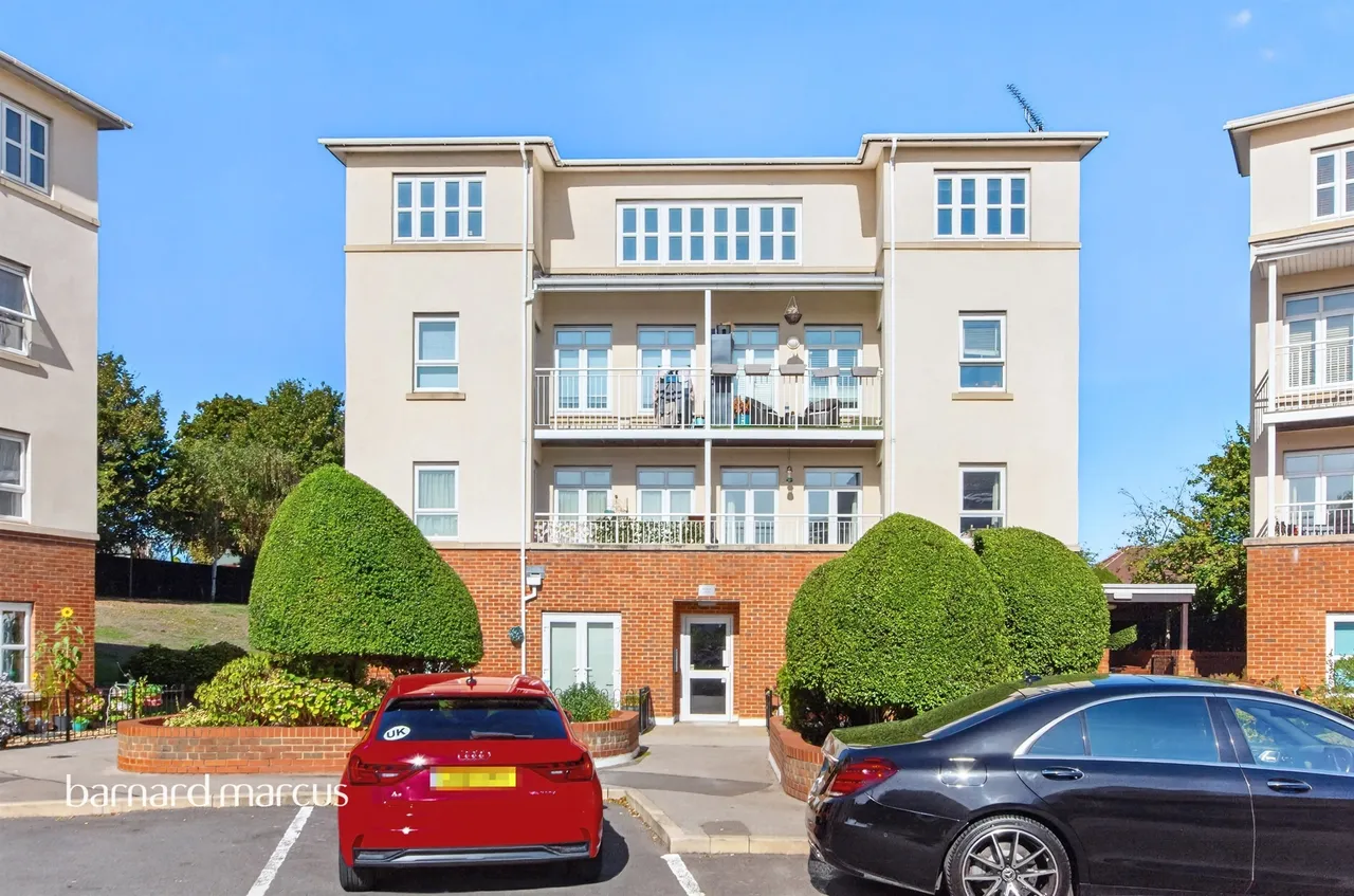 2 bed flat for sale, Magdalene Gardens, London, N20