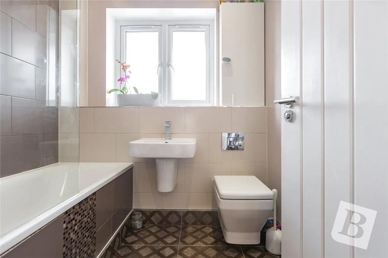 Rainham, RM13, photo 4