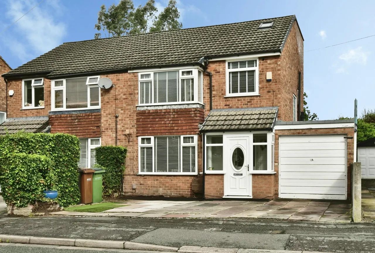 Eastleigh Road, Cheadle, SK8, photo 24